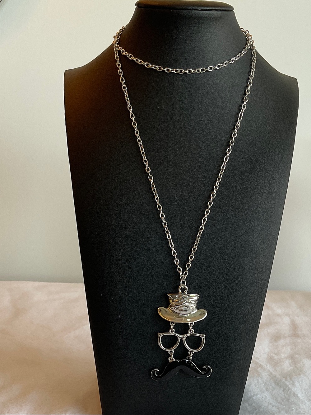 Top Hat, Glasses & Mustache Necklace - Picture 1 of 3